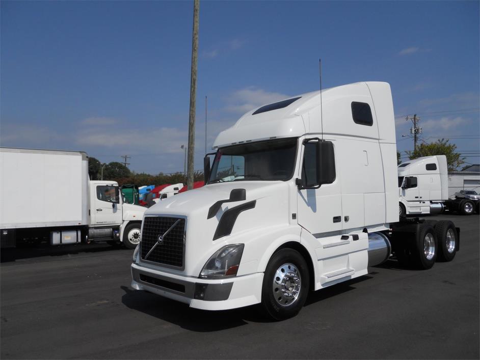 2012 Volvo Vnl  Conventional - Sleeper Truck