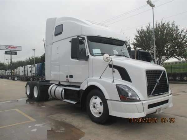 2011 Volvo Vnl  Conventional - Sleeper Truck