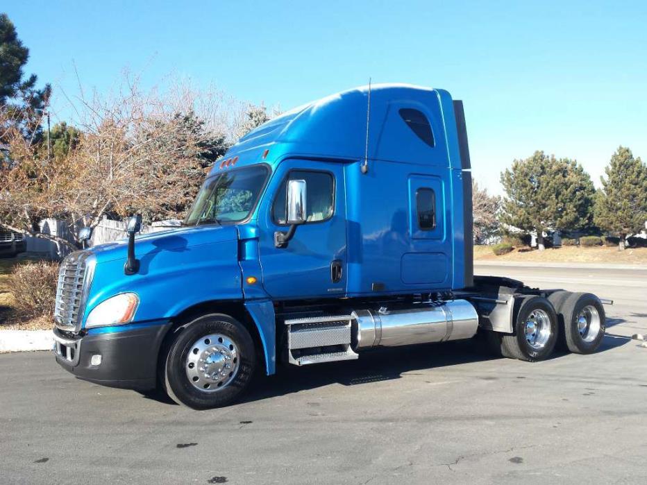 2009 Freightliner Cascadia  Conventional - Sleeper Truck