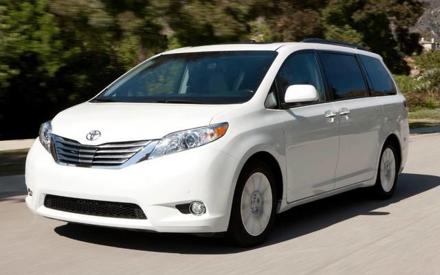 2014 Toyota Sienna LE 7-Passenger Auto Access Seat