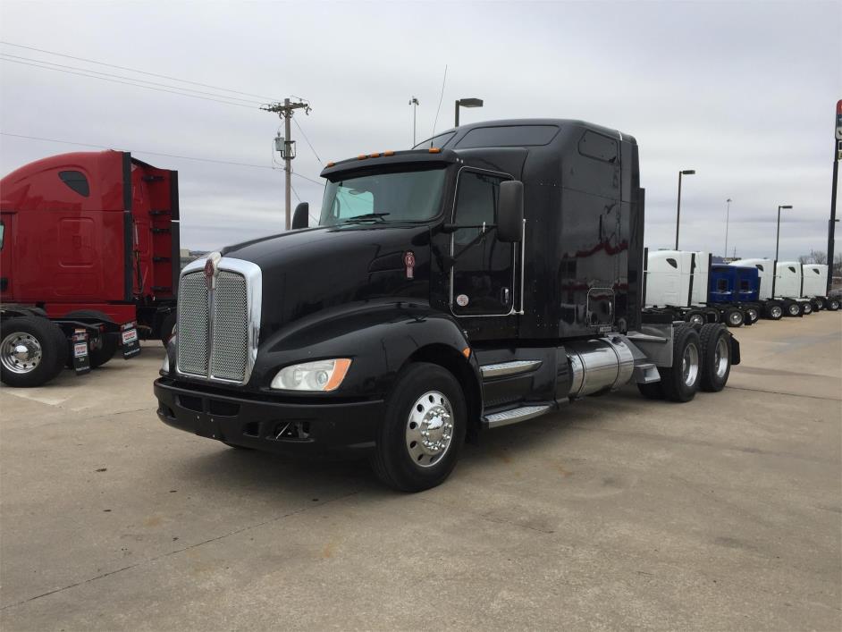 2011 Kenworth T660  Conventional - Sleeper Truck