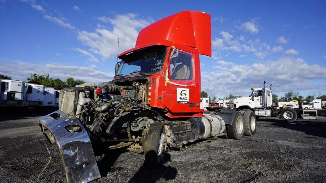 2012 Volvo Vnl  Conventional - Day Cab