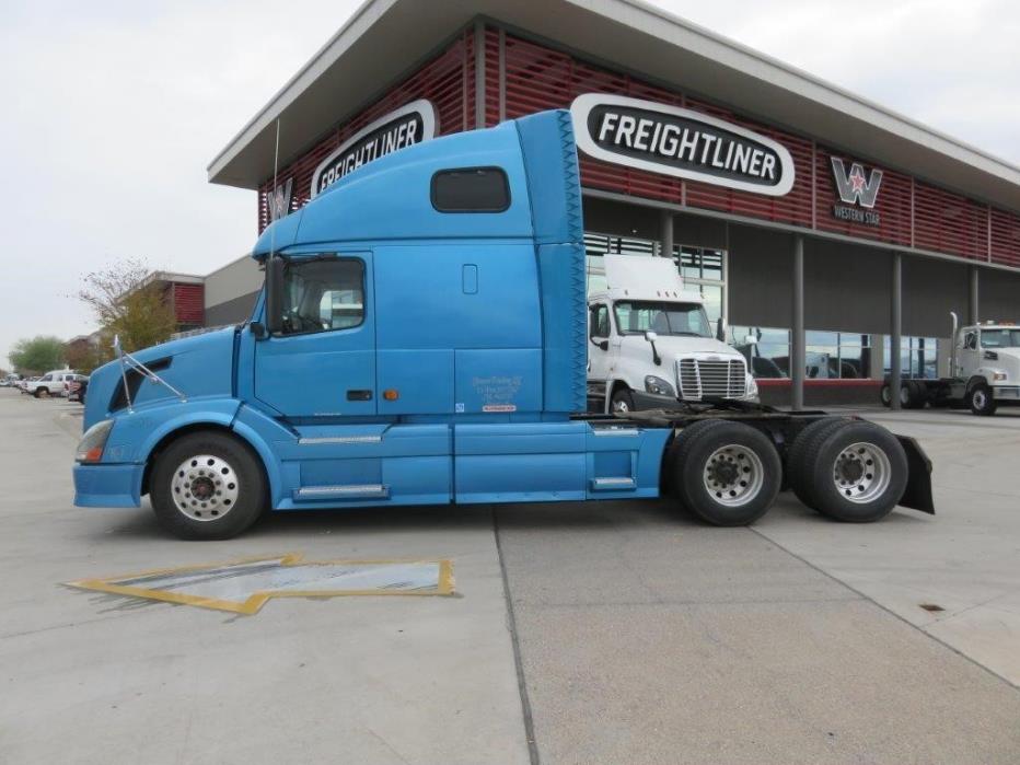 2006 Volvo Vnl  Conventional - Sleeper Truck