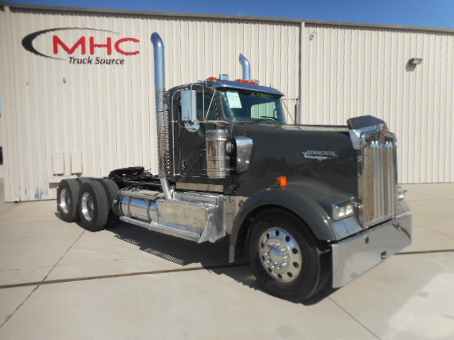 2015 Kenworth W900l  Conventional - Day Cab