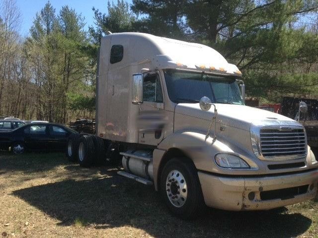 1998 Freightliner Columbia 120  Conventional - Sleeper Truck