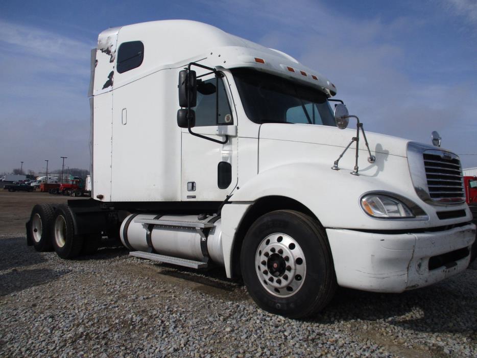 2005 Freightliner Columbia Cl12064st  Conventional - Sleeper Truck