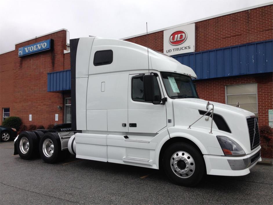 2011 Volvo Vnl  Conventional - Sleeper Truck