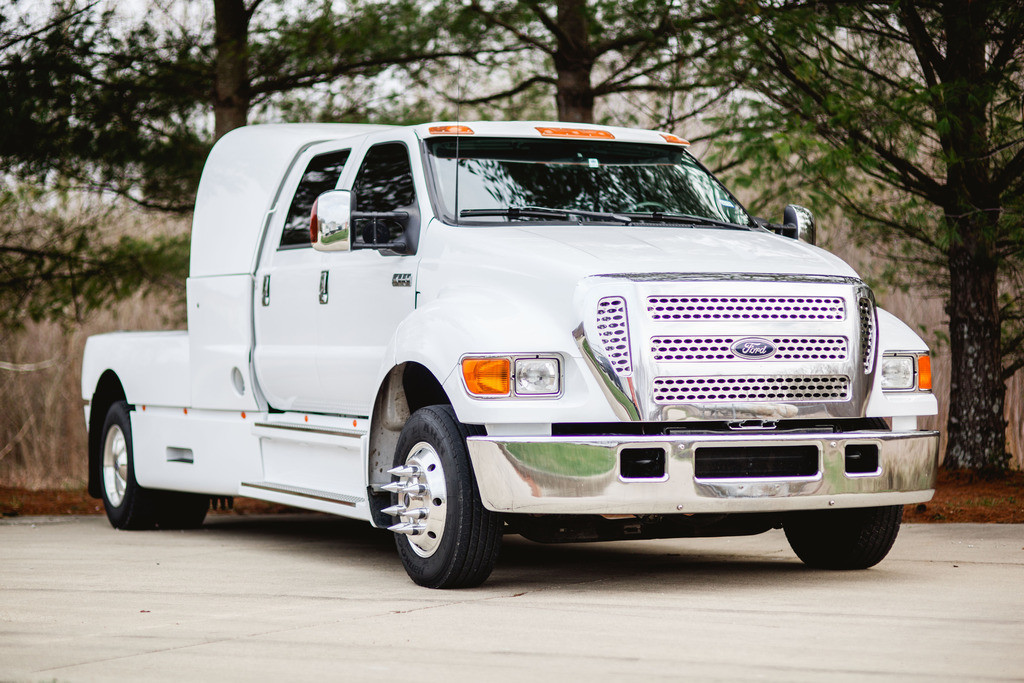 2005 Ford F650  Flatbed Truck