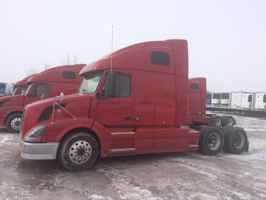 2005 Volvo Vnl64t670  Conventional - Sleeper Truck