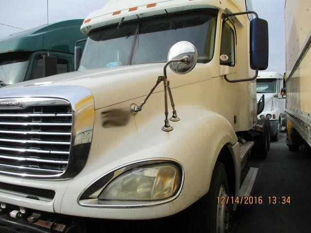 2005 Freightliner Columbia 120  Conventional - Sleeper Truck