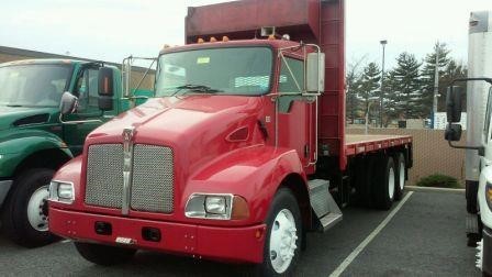 2005 Kenworth T300  Flatbed Truck