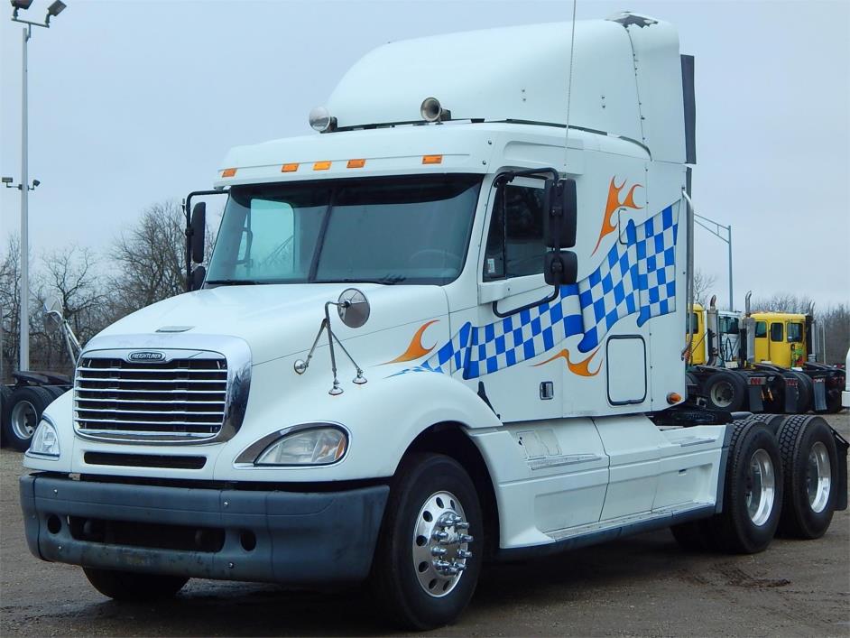 2006 Freightliner Columbia 120  Conventional - Sleeper Truck