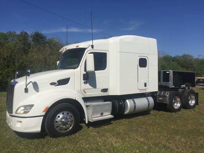 2014 Peterbilt 579  Conventional - Sleeper Truck