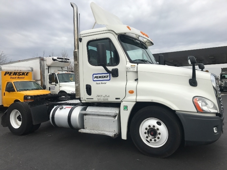 2012 Freightliner Cascadia  Conventional - Day Cab