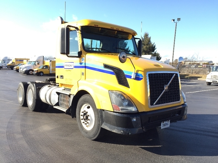 2012 Volvo Vnl  Conventional - Day Cab