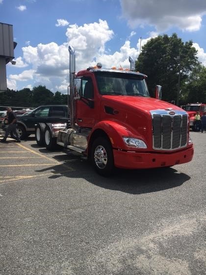 2016 Peterbilt 579  Conventional - Day Cab