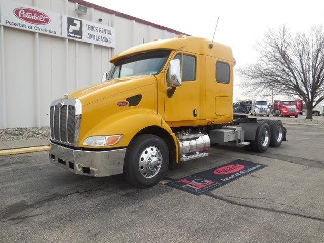 2005 Peterbilt 387  Conventional - Sleeper Truck