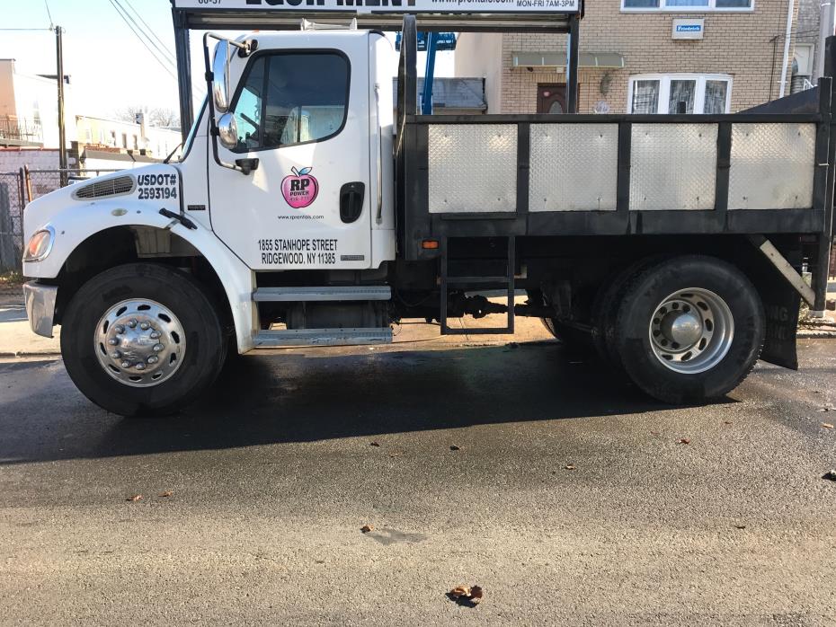 2007 Freightliner Business Class M2 106  Flatbed Truck