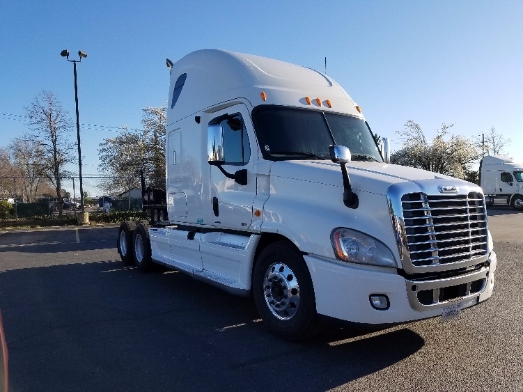 2011 Freightliner Cascadia  Conventional - Sleeper Truck