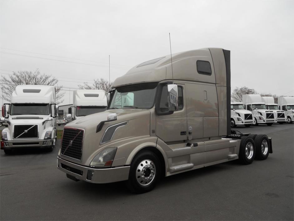 2015 Volvo Vnl  Conventional - Sleeper Truck