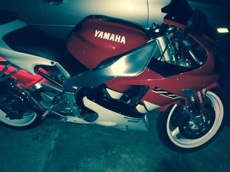 1999 Yamaha YZF R1