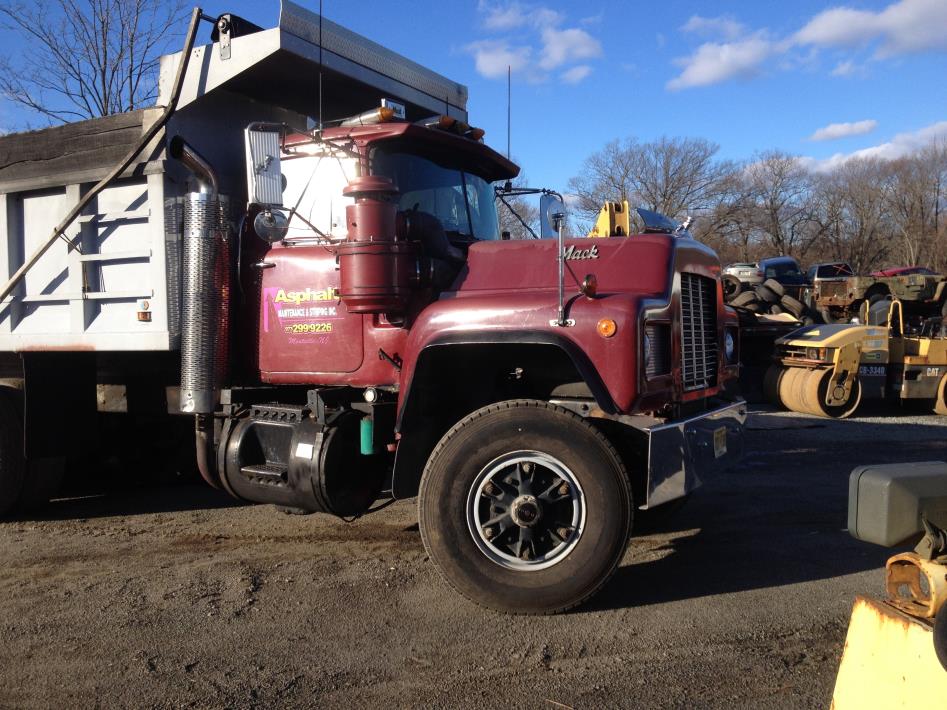 1985 Mack Rd688s  Dump Truck