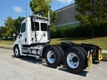 2009 Freightliner Cascadia  Conventional - Day Cab