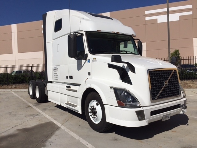 2013 Volvo Vnl  Conventional - Sleeper Truck