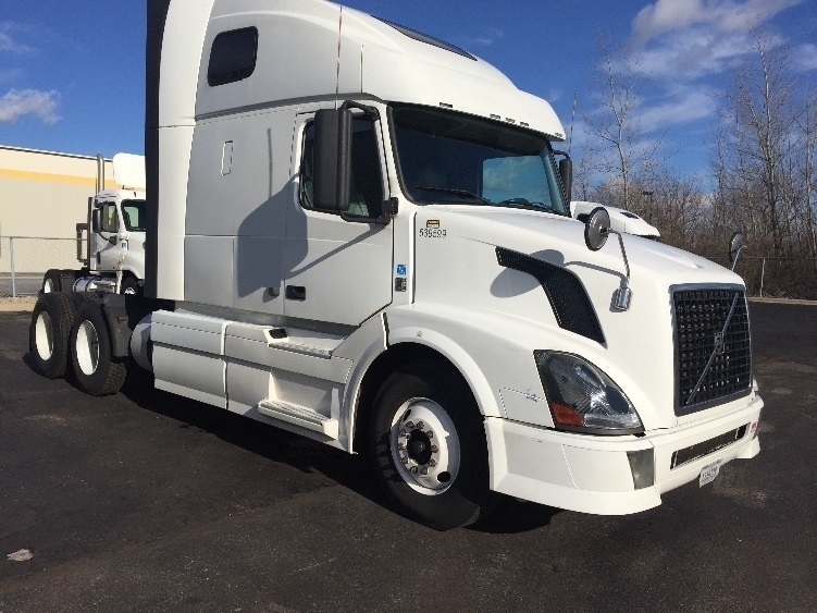 2011 Volvo Vnl  Conventional - Sleeper Truck