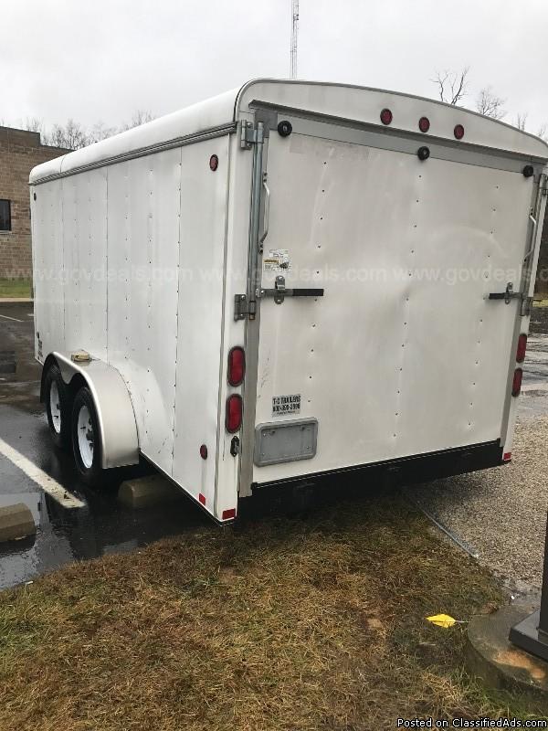 19' Enclosed tandem axle trailer