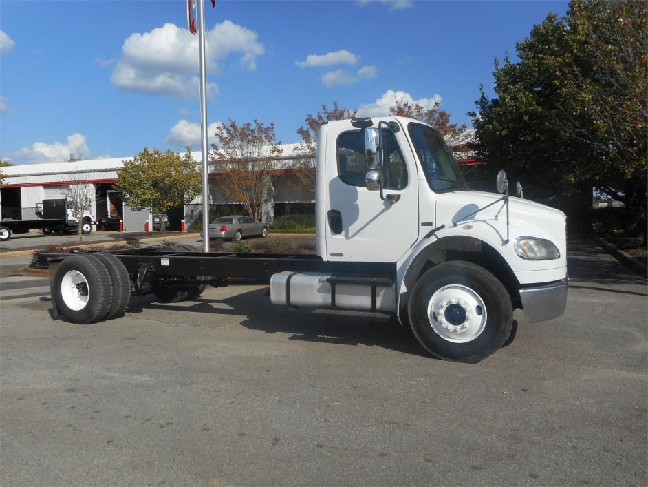 2005 Freightliner Business Class M2 106  Cab Chassis