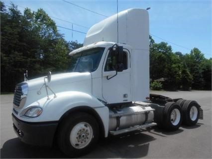 2004 Freightliner Columbia 112  Conventional - Day Cab