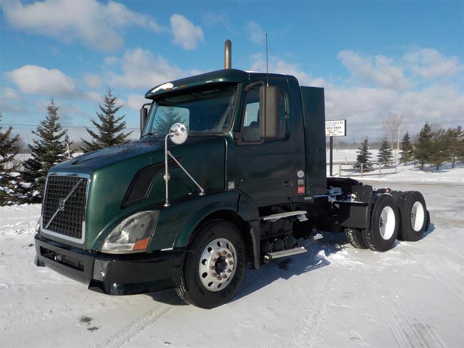 2008 Volvo Vnl64t300  Conventional - Day Cab