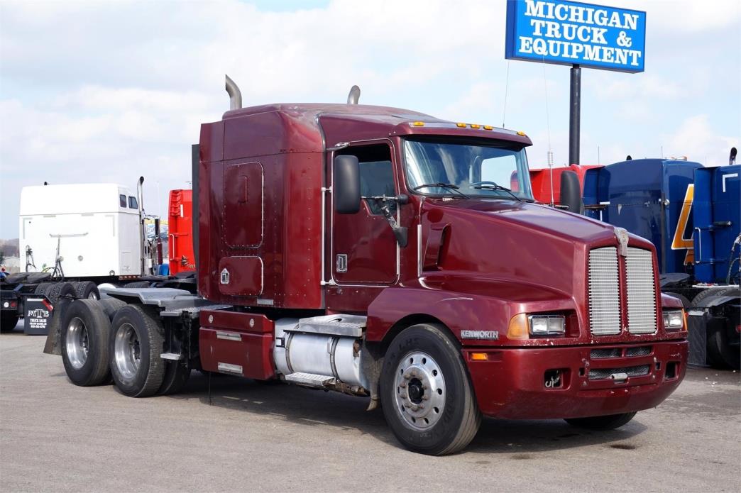 1996 Kenworth T600  Conventional - Sleeper Truck