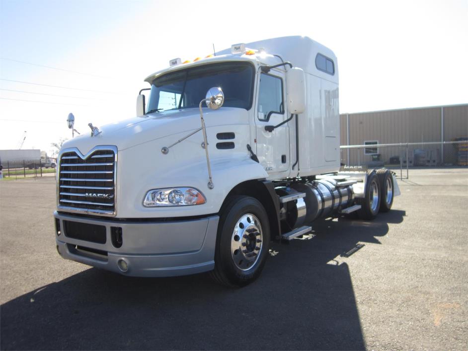 2012 Mack Pinnacle Cxu613  Conventional - Sleeper Truck