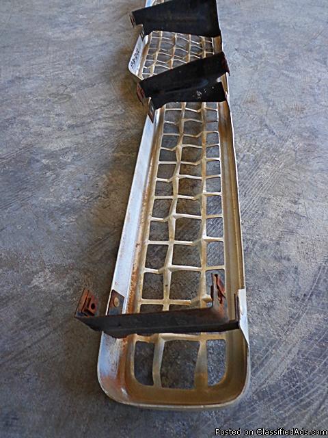 1959 FORD FAIRLANE GRILLE ASSEMBLY, 4