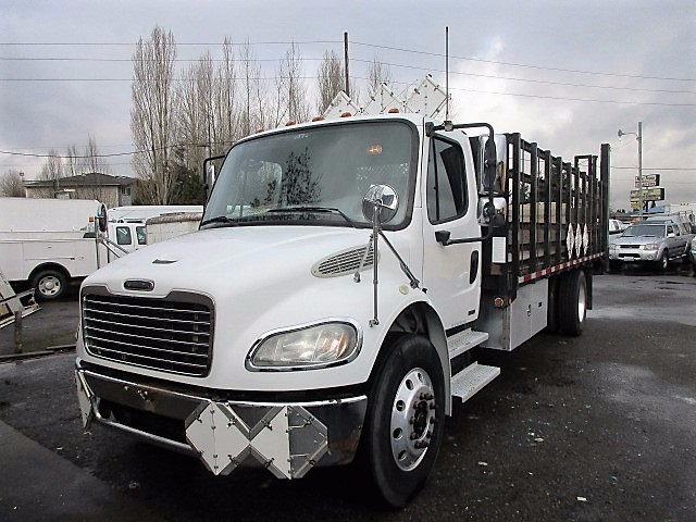 2005 Freightliner Business Class M2  Flatbed Truck