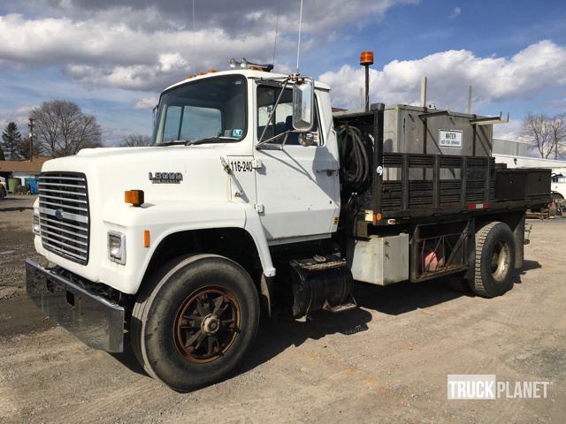 1988 Ford L8000  Flatbed Truck