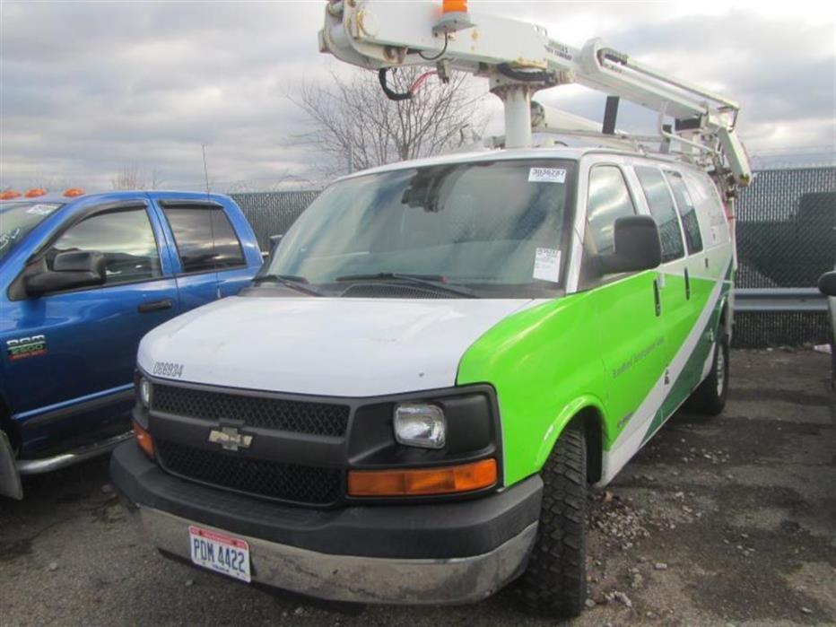 2006 Chevrolet Express G3500  Bucket Truck - Boom Truck