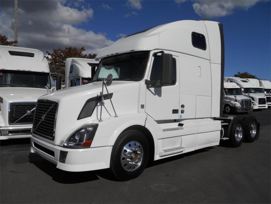 2009 Volvo Vnl  Conventional - Sleeper Truck