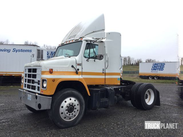 1985 International S2375  Conventional - Day Cab