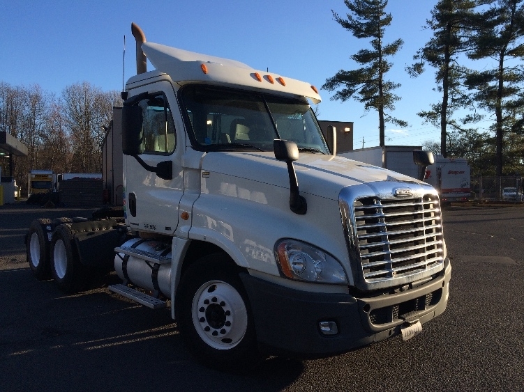 2011 Freightliner Cascadia  Conventional - Day Cab