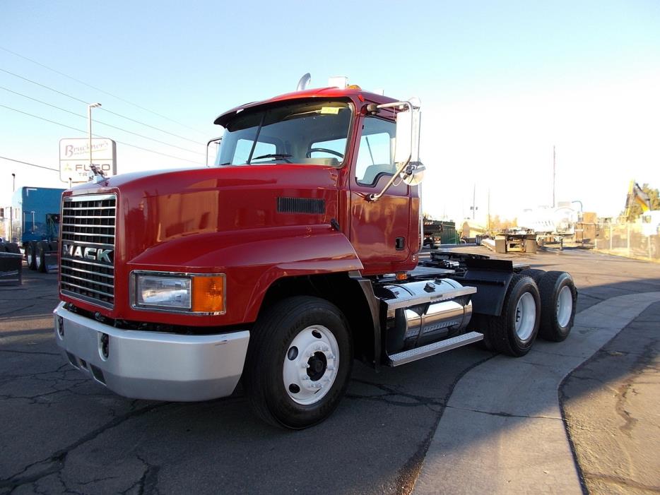2003 Mack Ch613  Conventional - Day Cab