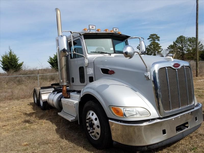 2012 Peterbilt 386  Conventional - Day Cab