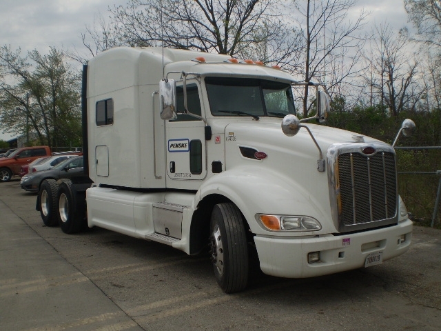 2012 Peterbilt 386  Conventional - Sleeper Truck