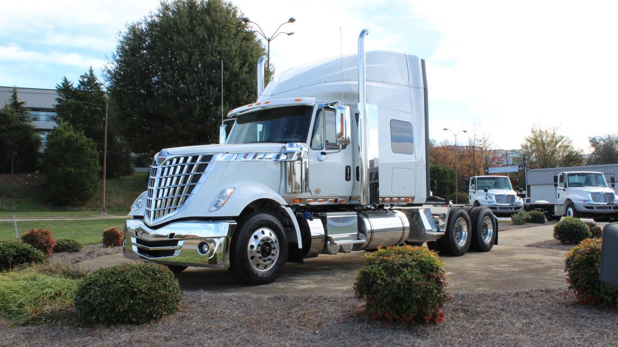 2016 International Lonestar  Conventional - Sleeper Truck