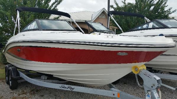 2017 Sea Ray SPX 210 OB