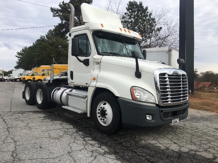 2011 Freightliner Cascadia  Conventional - Day Cab