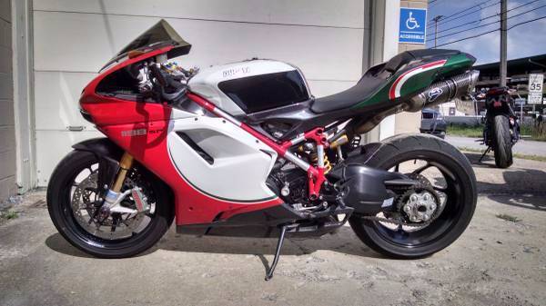 2011 Ducati Superbike 1198 SP