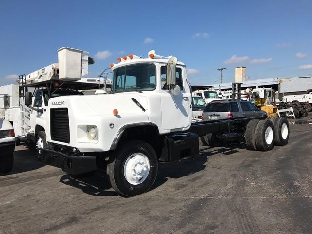 2001 Mack Dm690s  Cab Chassis